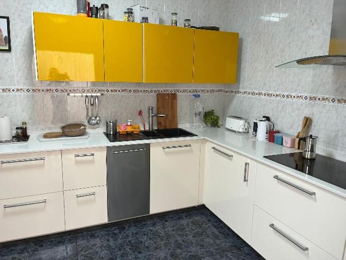 خانه 4 خوابه, Sunset House