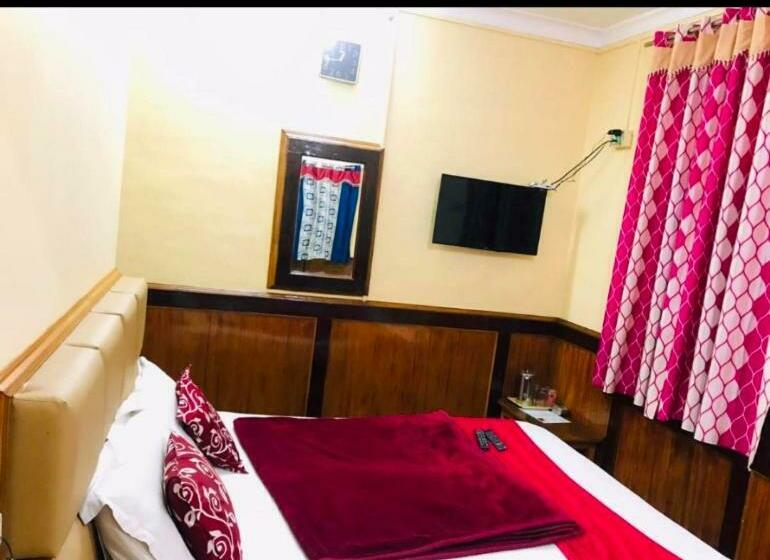 اتاق خانوادگی, Mystique Inn Ooty