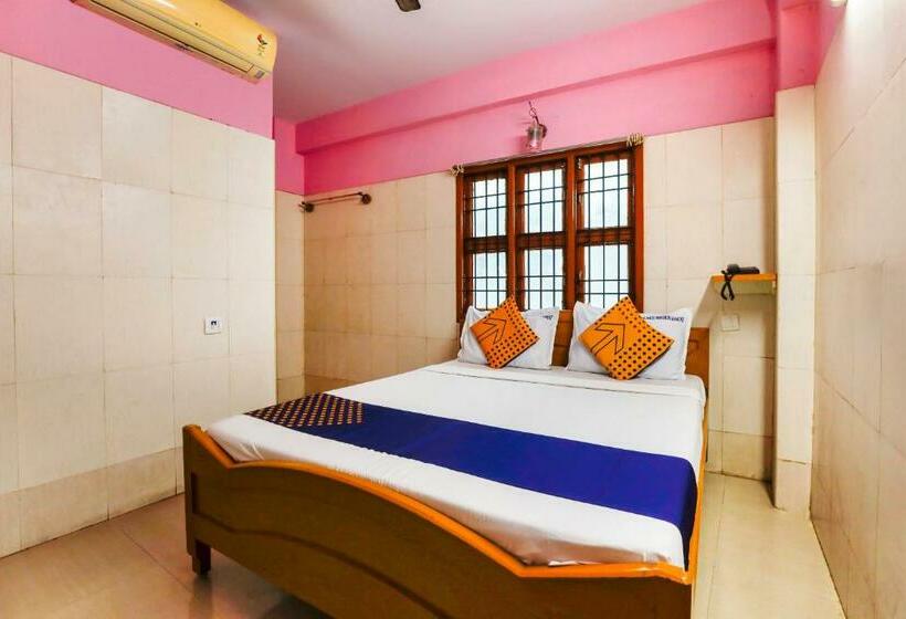 Номер Стандарт, Spot On Grand Residency Near Marina Beach