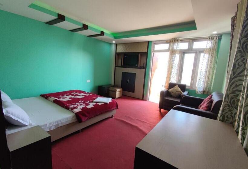 سوییت با چشم‌انداز کوه, La Casa