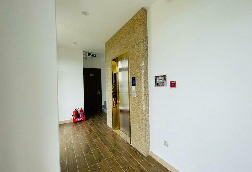اتاق استاندارد با تخت بزرگ, Golden Tiger Grand World