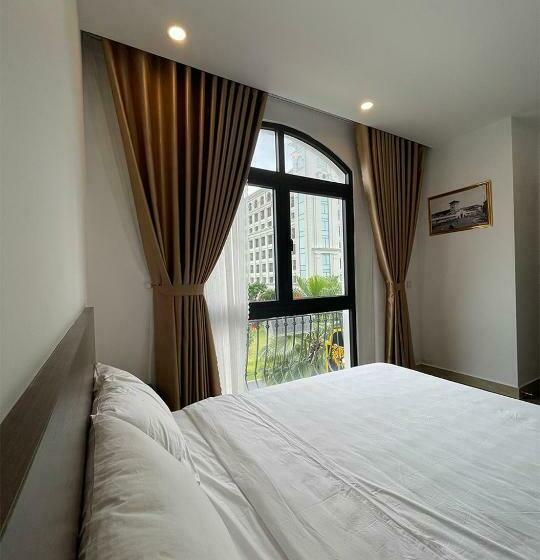 اتاق استاندارد با تخت بزرگ, Golden Tiger Grand World
