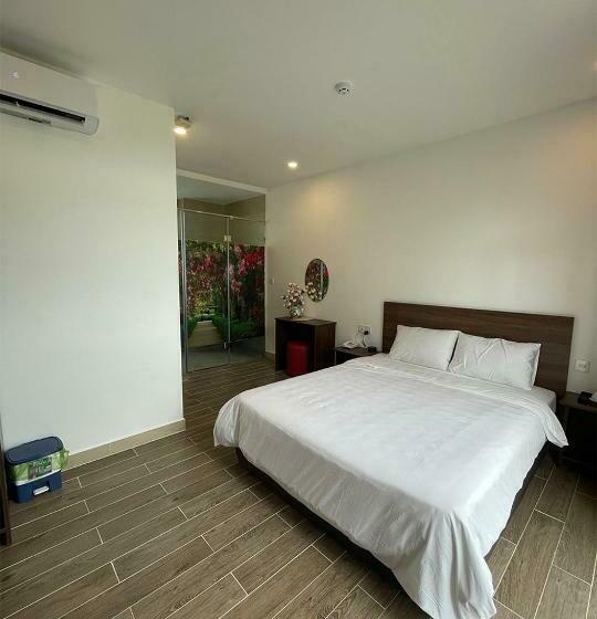اتاق استاندارد با تخت بزرگ, Golden Tiger Grand World