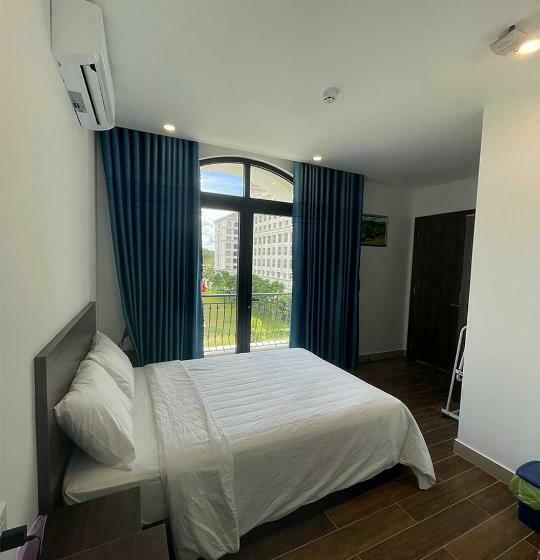 اتاق استاندارد با تخت بزرگ, Golden Tiger Grand World
