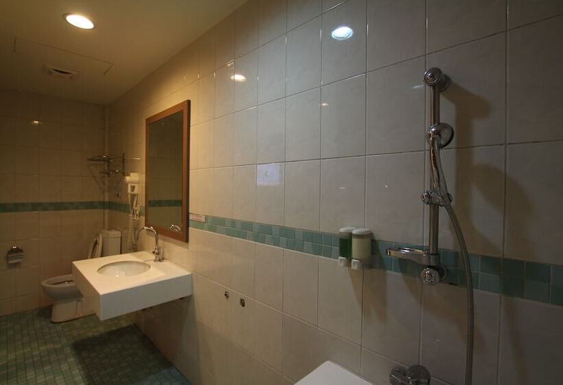 اتاق استاندارد سه نفره, Tanxiang Resort Hotel Sun Moon Lake Harbour   Sun Moon Lake Pier
