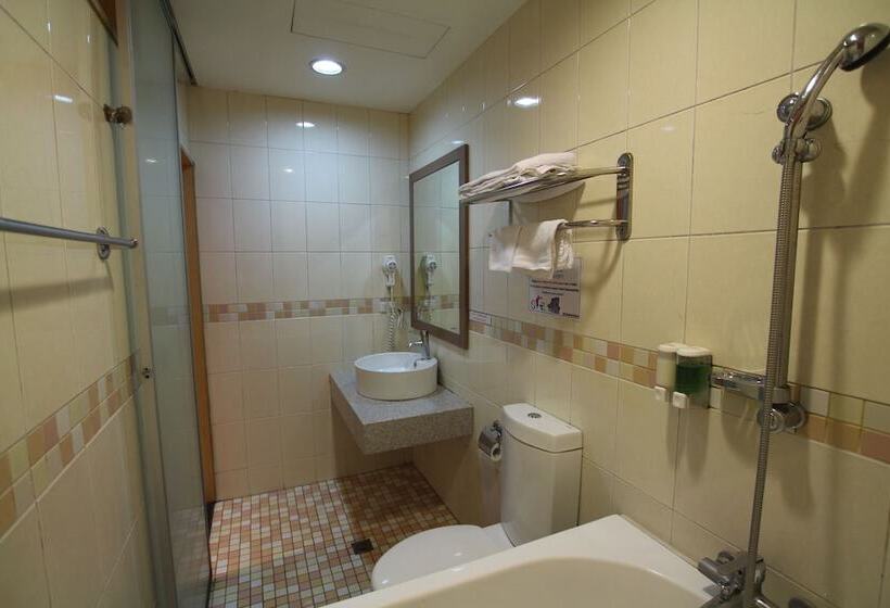 اتاق استاندارد چهار تخته, Tanxiang Resort Hotel Sun Moon Lake Harbour   Sun Moon Lake Pier