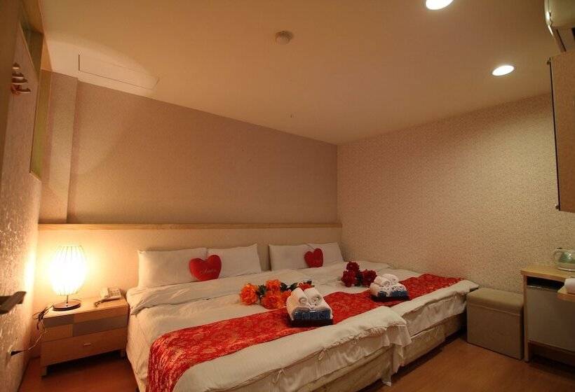 اتاق استاندارد چهار تخته, Tanxiang Resort Hotel Sun Moon Lake Harbour   Sun Moon Lake Pier