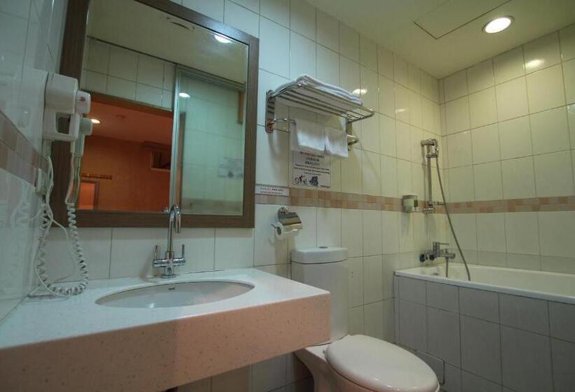 اتاق سوپریور با وان آب گرم, Tanxiang Resort Hotel Sun Moon Lake Harbour   Sun Moon Lake Pier