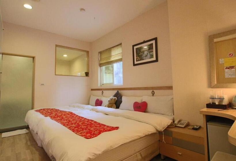 اتاق لوکس سه تخته, Tanxiang Resort Hotel Sun Moon Lake Harbour   Sun Moon Lake Pier