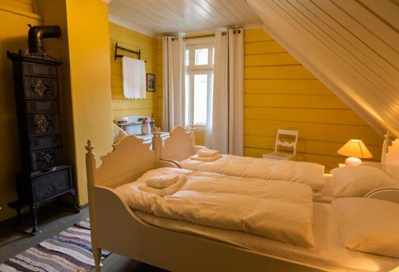 バス共有のスタンダードルーム, Lodgen Stryn