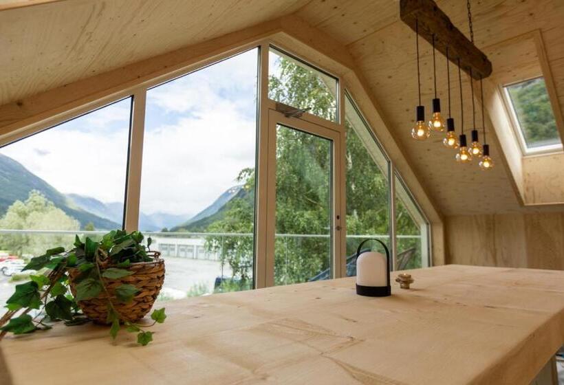 バス共有のスタンダードルーム, Lodgen Stryn