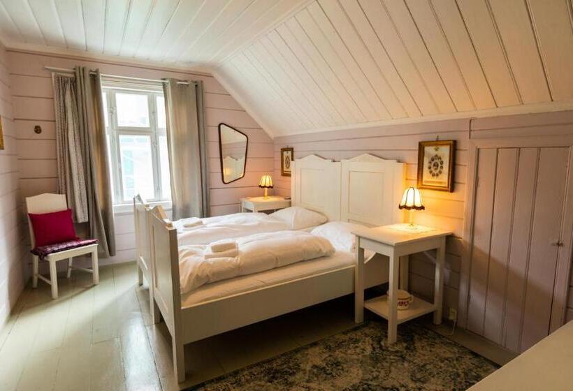 バス共有のスタンダードルーム, Lodgen Stryn