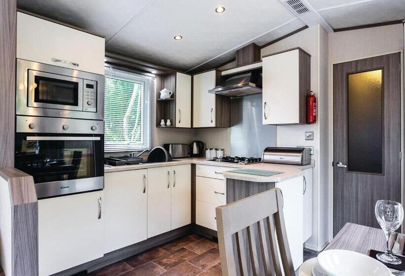 Дом 1 Спальня, Castle Brake Holiday Park