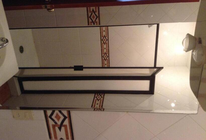 带2个双人床的标准工作室, Real De San Diego
