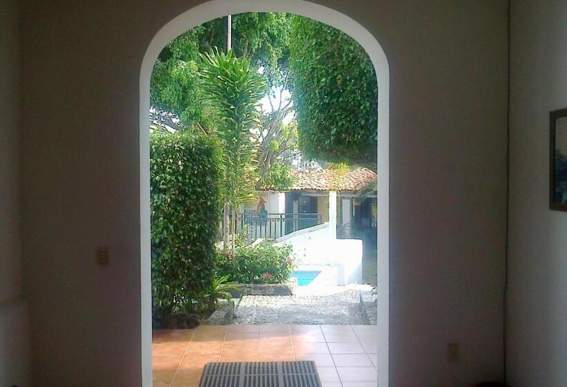 带2个双人床的标准工作室, Real De San Diego