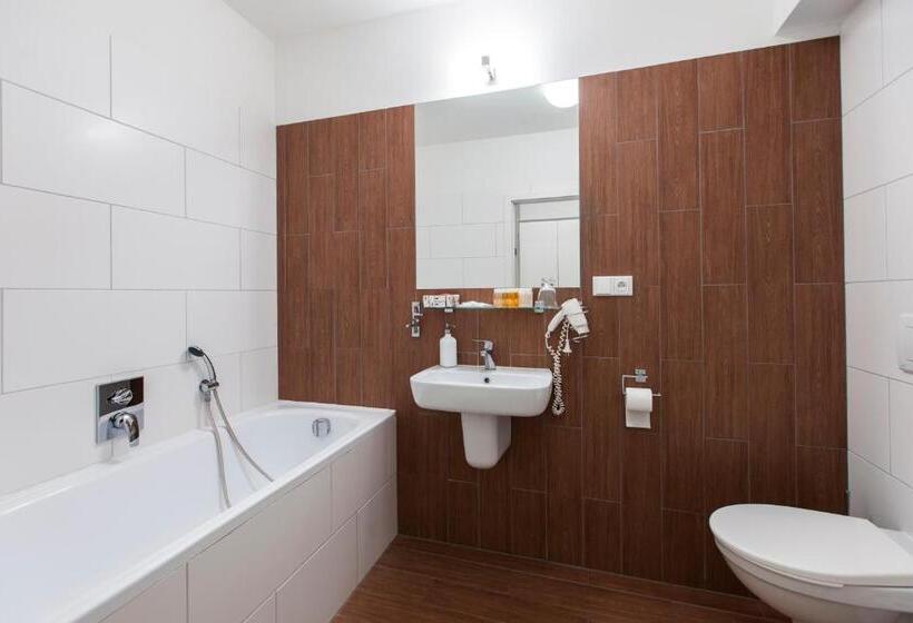 Family Suite, Salety