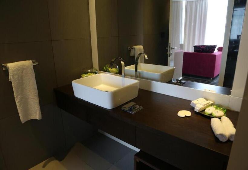 سوئیت جونیور با چشم‌انداز کوهستان, Veer Luxury Boutique Hotel & Beach Club