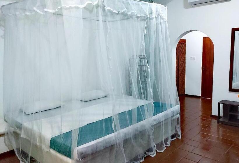 اتاق لوکس با چشم‌انداز دریا, Helios Beach Resort