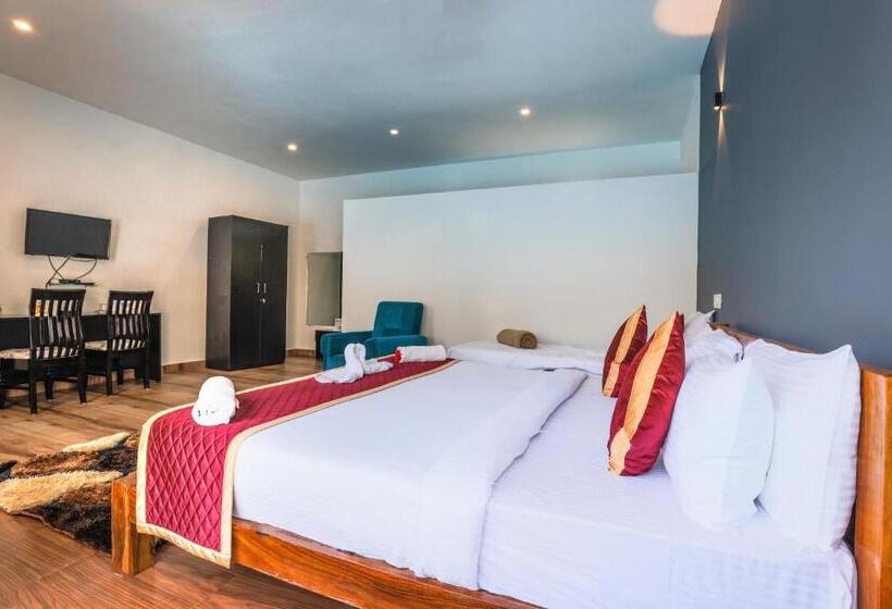 Номер Стандарт Вид на Бассейн, The Spectrum Resort, Chikmagalur
