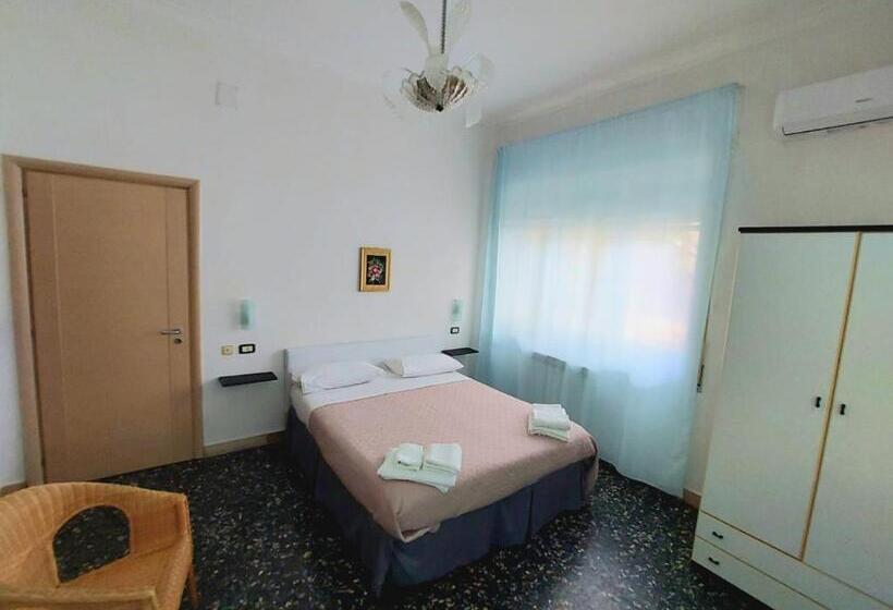 اتاق استاندارد با چشم‌انداز باغ, Villa Silvia B&b