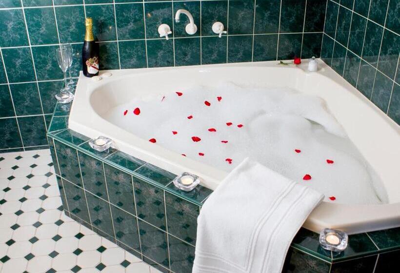 Номер Стандарт с Гидромассажем, Bed & Breakfast At Tiffany's