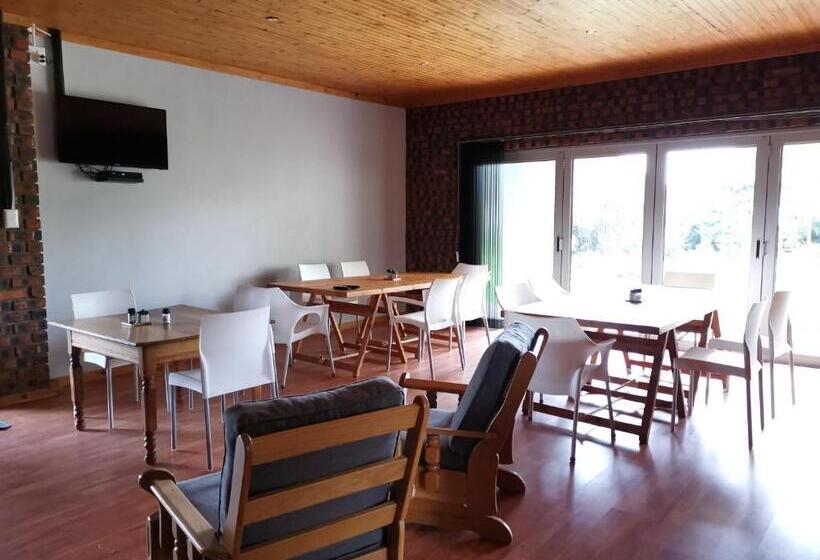 Номер Стандарт Вид на Сад, En Route Guest House