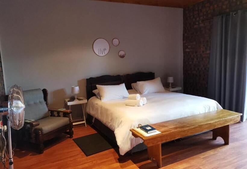 Трехместный Номер Стандарт Вид на Сад, En Route Guest House