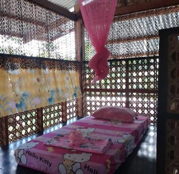 Кровать в Общей Комнате, Lhoyjean Garden Hostel