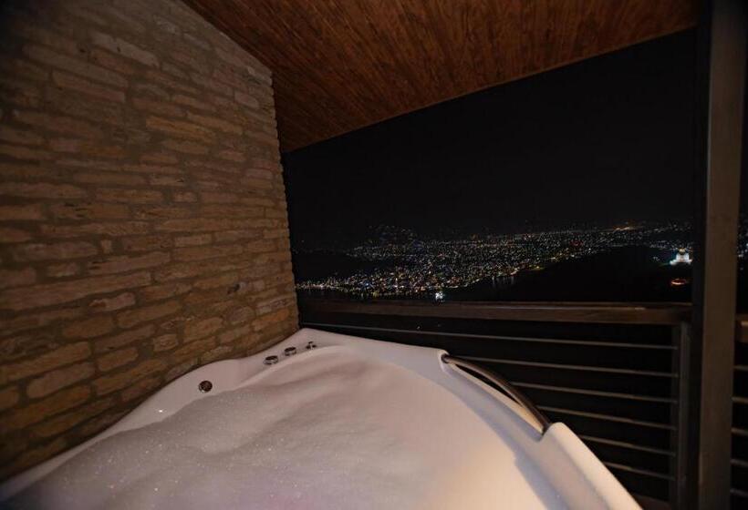 اتاق پریمیوم با چشم‌انداز دریاچه, Raniban Retreat