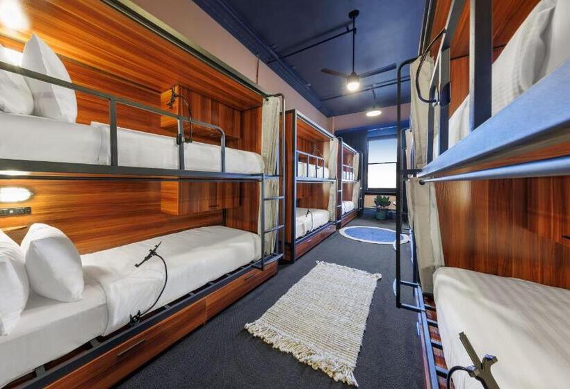 تختخواب در اتاق مشترک, Roamer St Kilda