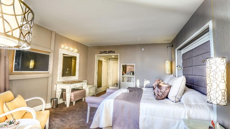 Quarto Deluxe, Qlusive - Adults Only+12