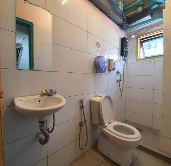 تختخواب در اتاق مشترک, Travel Hub Guesthouse