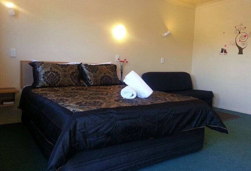 스탠다드 스튜디오, New Castle Motor Lodge