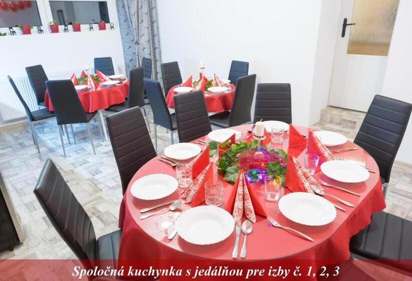 带共用浴室的标准房间, Ubytovanie Adina Poltár