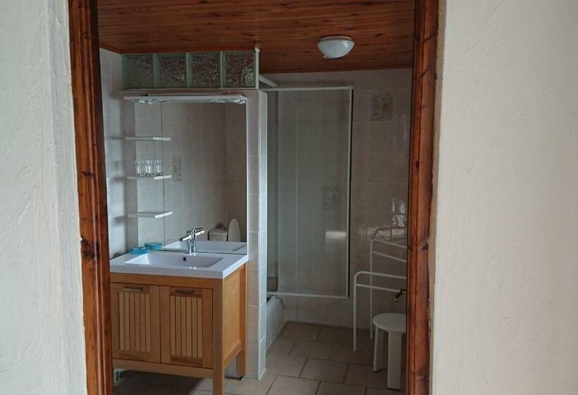 Семейный Номер, Domaine D En Haut