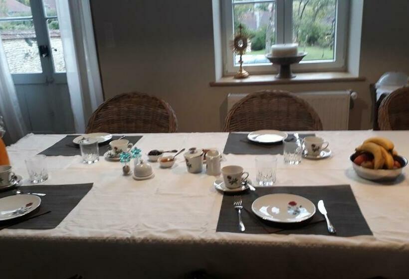 Номер Стандарт, Le Vieux Presbytère