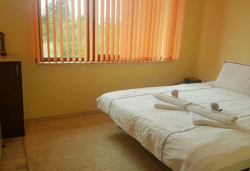 Вилла 1 Спальня Вид на Сад, Malavi Guest House Krasen! Comfort&clean!