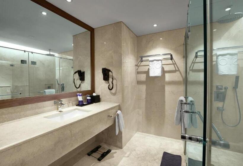 Полулюкс, Aston Priority Simatupang Hotel And Conference Center