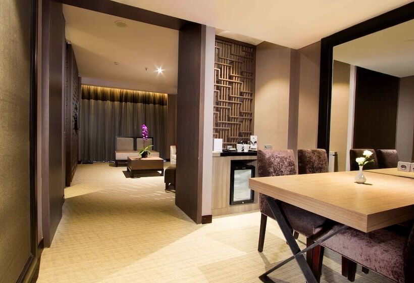 Полулюкс, Aston Priority Simatupang Hotel And Conference Center