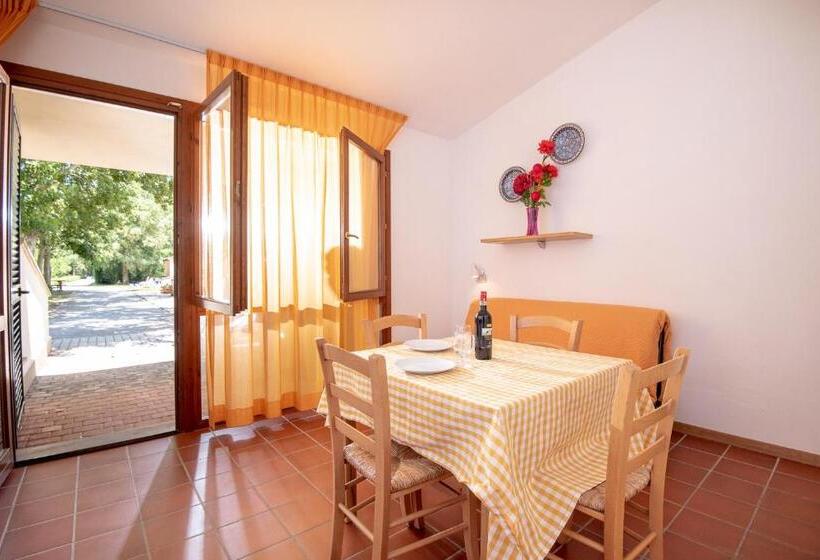 آپارتمان 1 خوابه با چشم‌انداز استخر, Ghiacci Vecchi Residence