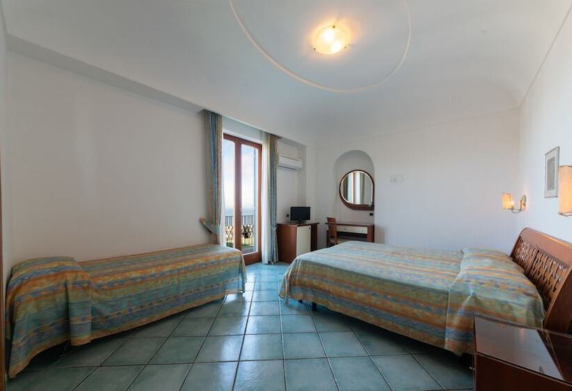 Номер Стандарт Трехместный, La Capannina   Hotel & Apartments