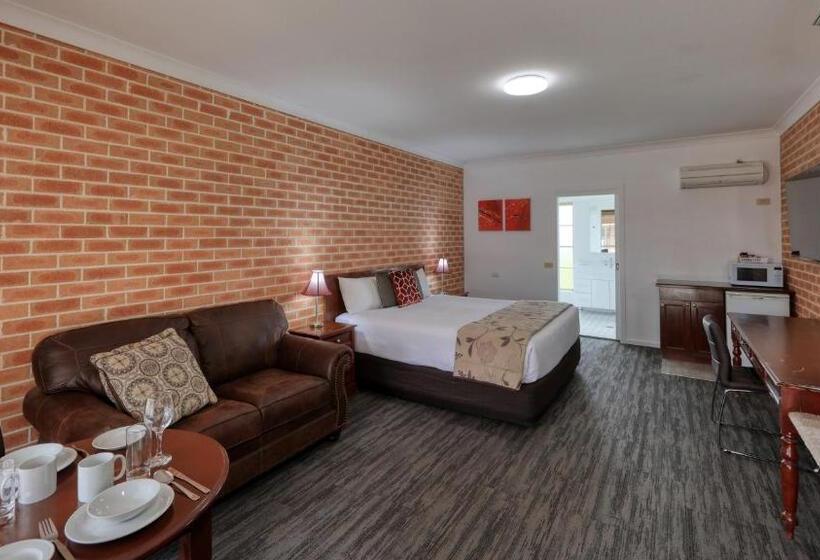 디럭스 룸 킹사이즈 침대, Country Gardens Motor Inn