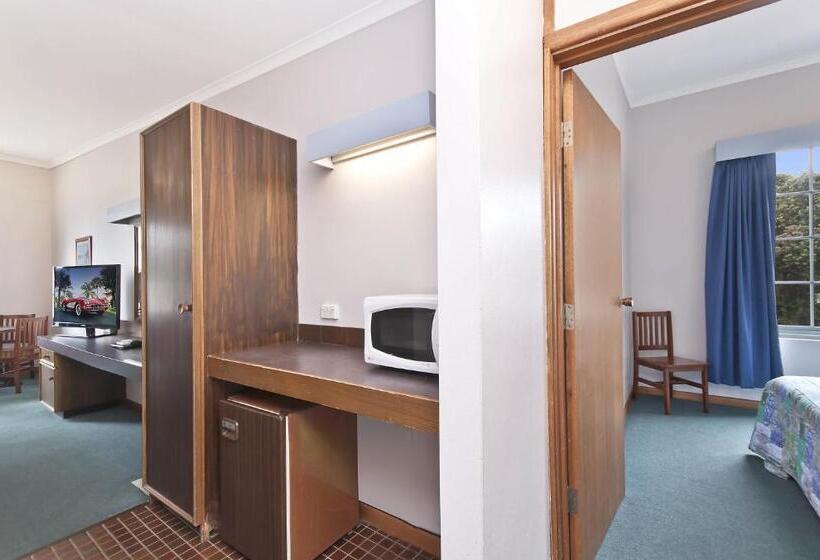 패밀리 룸, William Dutton Motel