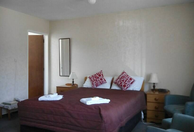 Студия Стандарт, Earnslaw Motel