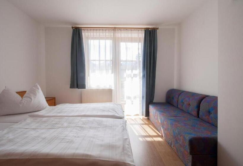 דירת שלושה חדרים, Appartements Christophorus