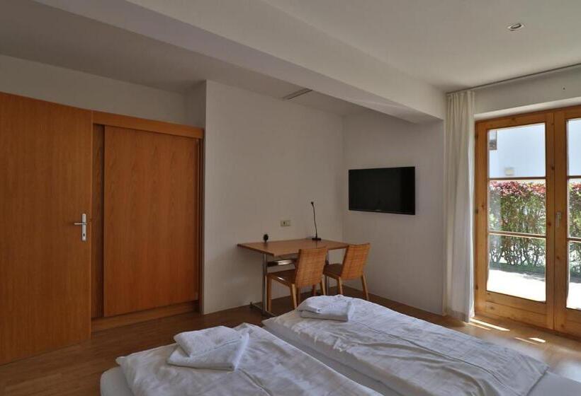 דירת שלושה חדרים, Appartements Christophorus