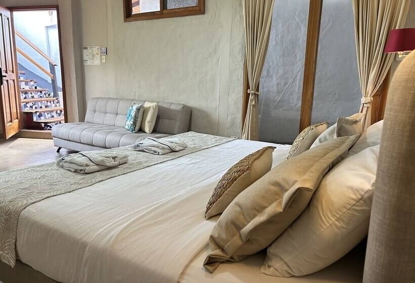 Полулюкс, Blu Galapagos Sustainable Waterfront Lodge