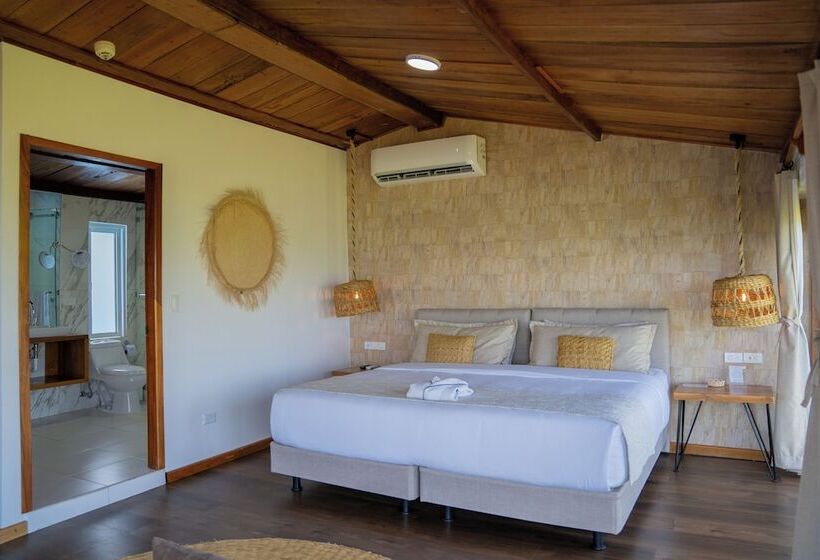 Люкс, Blu Galapagos Sustainable Waterfront Lodge