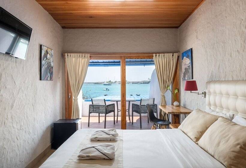 Полулюкс, Blu Galapagos Sustainable Waterfront Lodge