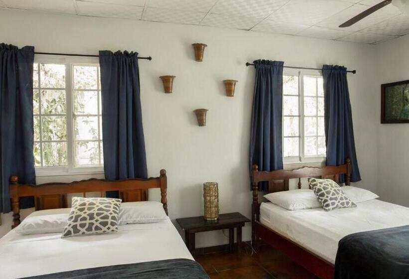 Четырехместный Номер Стандарт, Coffee Mountain Inn